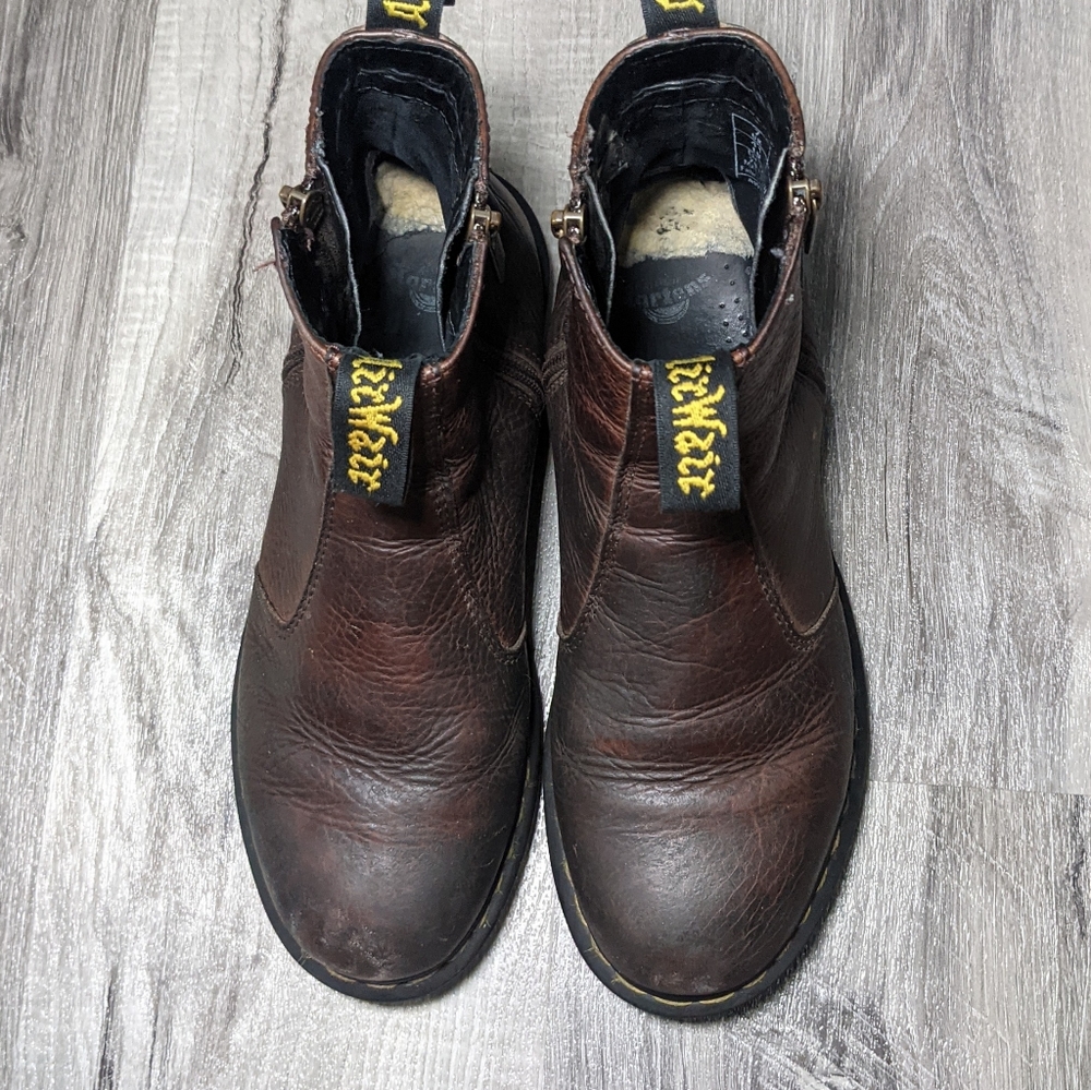 Dr Martens 2976 w/ zipper. Brown leather. Women's.